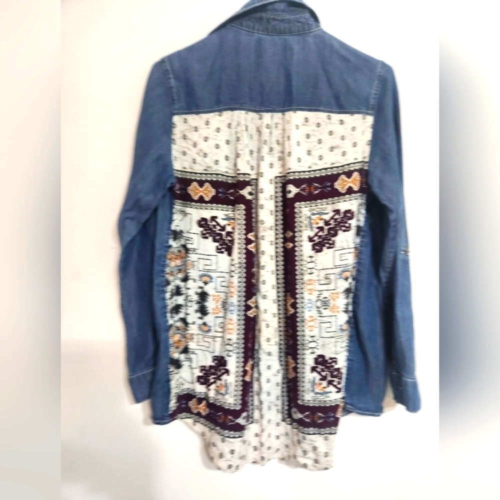 COCO & Jameson Long Denim  Button Shirt DECORATIVE fabric Back SMALL CHAMBRAY